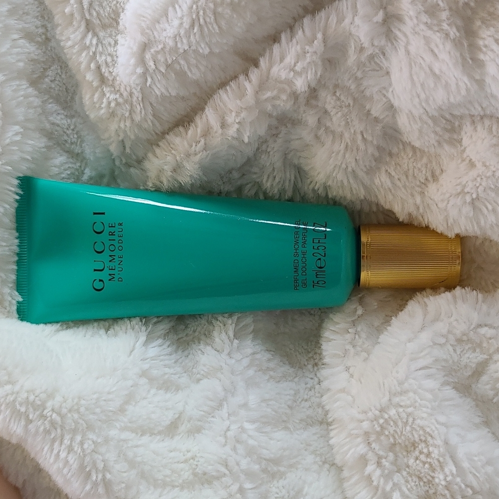 COPY - Gucci Memoire D'une Odeur shower gel
